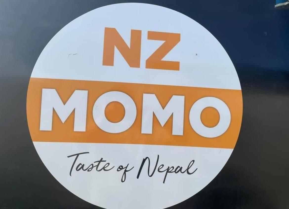 NzMomo